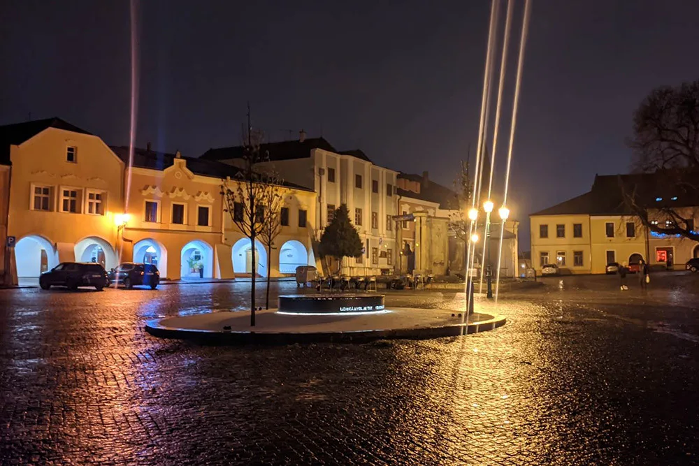 Ozdoba přerovského náměstí je hotová. Stovky let stará studna získala moderní zakrytí