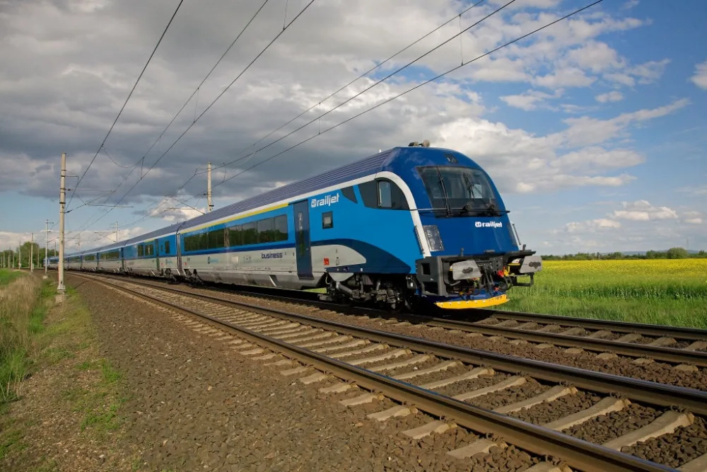 Cestující mezi Ostravou, Olomoucí a Prahou budou moct jet i vlaky railjet a InterJet