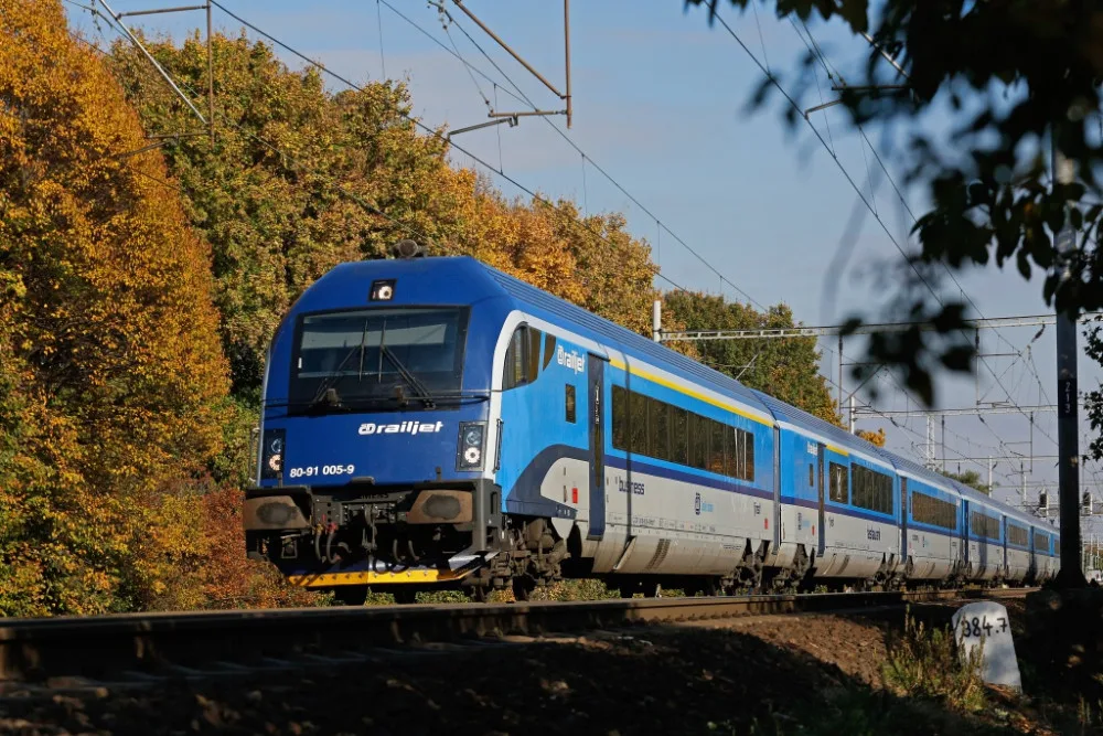 Cestující mezi Ostravou, Olomoucí a Prahou budou moct jet i vlaky railjet a InterJet