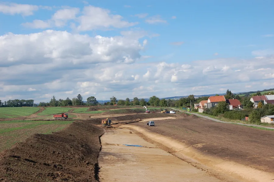 Naši předci své hroby promyšleně umísťovali do krajiny. Svědčí o tom nálezy archeologů u Dobromilic