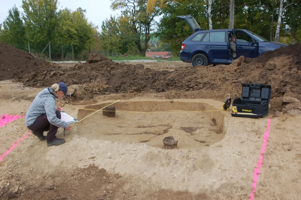 Naši předci své hroby promyšleně umísťovali do krajiny. Svědčí o tom nálezy archeologů u Dobromilic