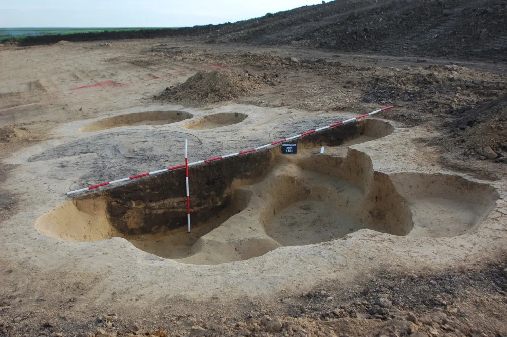 Naši předci své hroby promyšleně umísťovali do krajiny. Svědčí o tom nálezy archeologů u Dobromilic