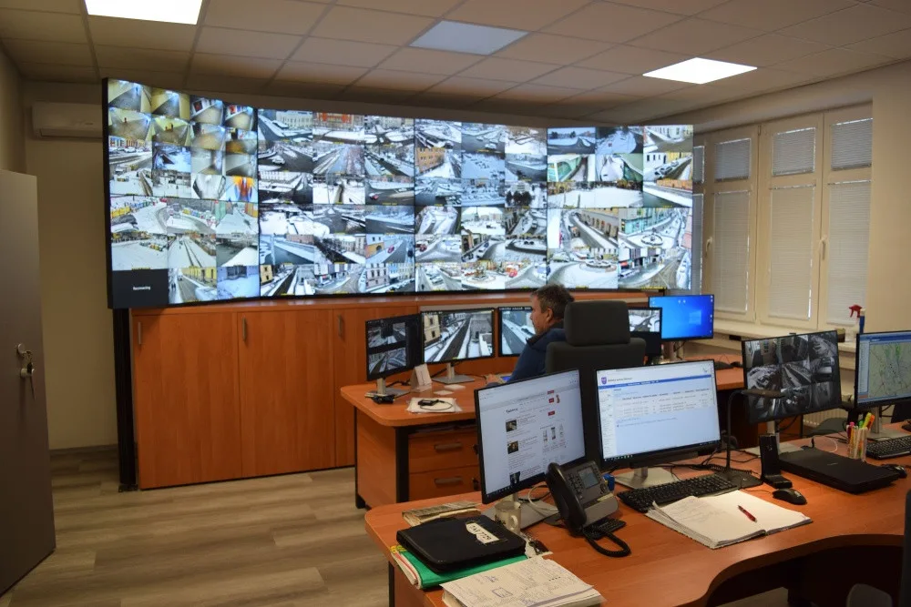Moderní videostěna a kvalitnější zázemí. Strážníci v Olomouci mají nové operační středisko
