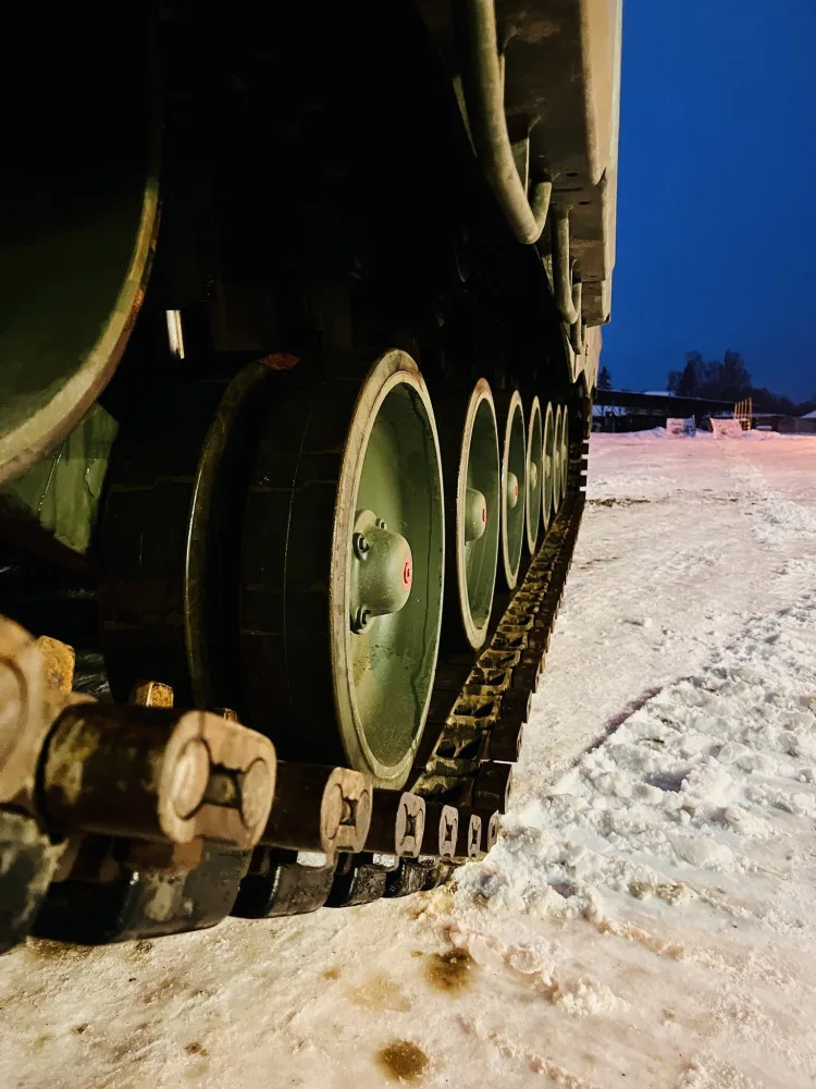 Armáda dnes v Přáslavicích převzala první tank, který dostala z Německa za pomoc Ukrajině