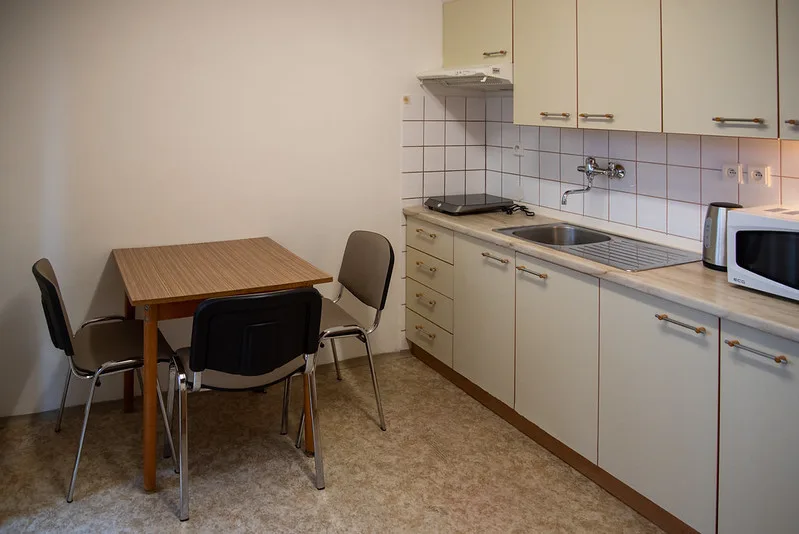 Fakultní nemocnice vyšla vstříc rodičům dětských pacientů, pro které nemá lůžka. Zařídila jim pokoje na ubytovně