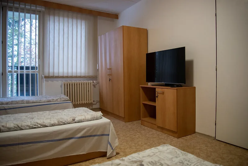 Fakultní nemocnice vyšla vstříc rodičům dětských pacientů, pro které nemá lůžka. Zařídila jim pokoje na ubytovně
