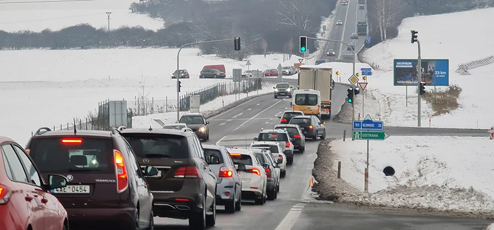 Výjezd z Přerova brzdí semafor u dálničního sjezdu. Úleva přijde po dokončení D1