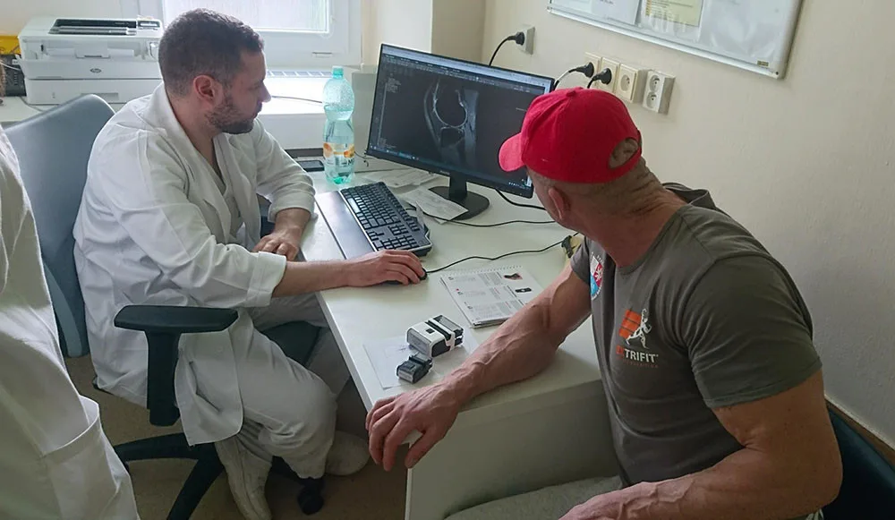 Patrik Šerý v ordinaci sportovního lékaře Jiřího Lošťáka