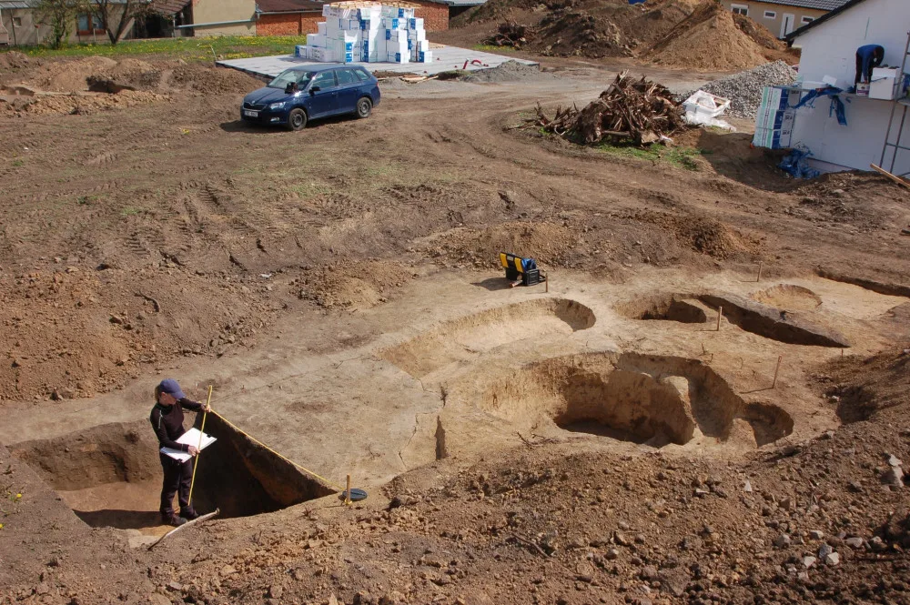 V Lešanech archeologové našli důkazy o středověké vesnici, která předchází první písemnou zmínku o dvě století