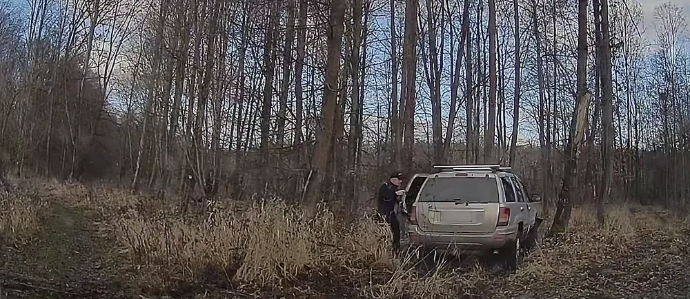Policisté našli opuštěné auto při pronásledování na Litovelsku