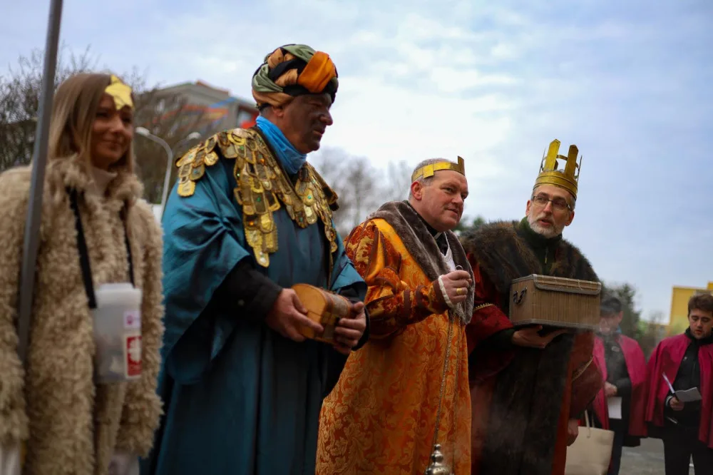 Tři králové prošli Olomoucí. Kostýmy oblekly hejtman, primátor a generální vikář olomoucké arcidiecéze