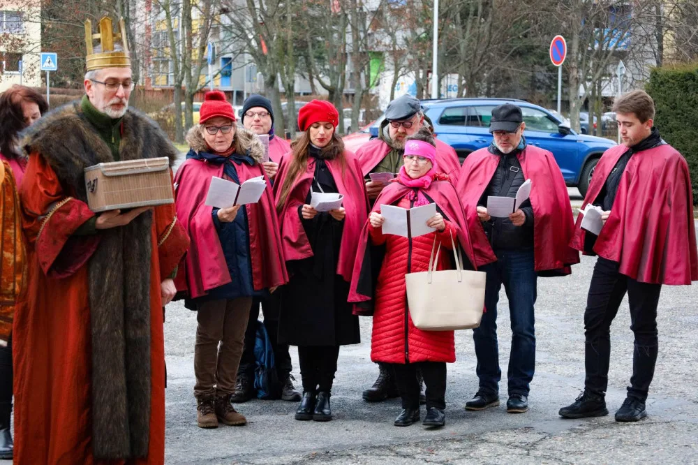 Tři králové prošli Olomoucí. Kostýmy oblekly hejtman, primátor a generální vikář olomoucké arcidiecéze