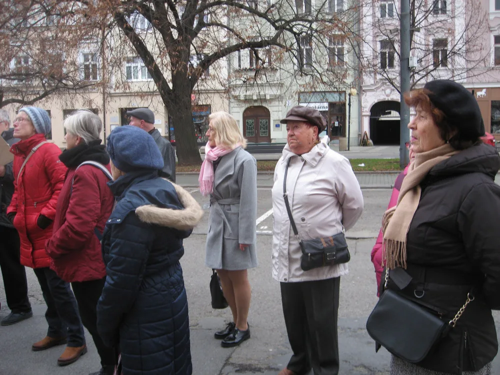 Účastníci poslední podzimní promenády