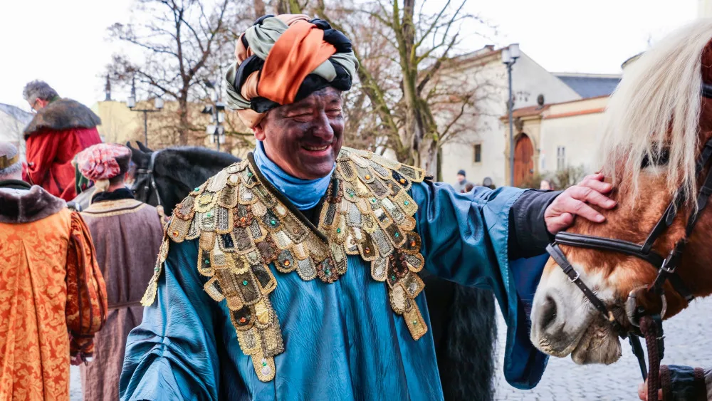 Tři králové prošli Olomoucí. Kostýmy oblékli hejtman, primátor a generální vikář olomoucké arcidiecéze
