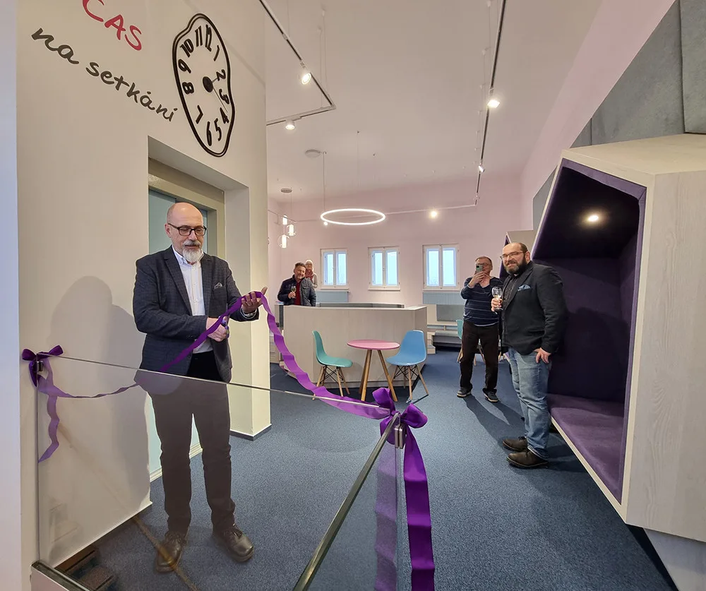 Designová studovna rozzářila uničovskou knihovnu. Ohlasy mě až překvapily, těší místostarostu