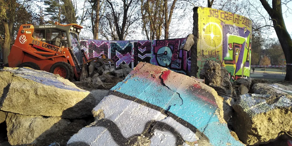 Do Šneka v olomouckém parku se pustily bagry. Roky přitahoval vandaly i narkomany