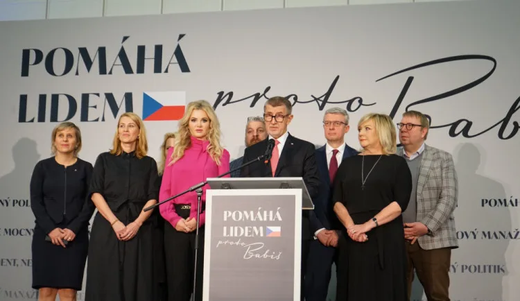 size3-size4-16737163156693-139-babis-ceka-kompro-od-novinaru-az-budete-vytvaret-fotomontaz-milenky-jsem-na-blondyny-pronesl