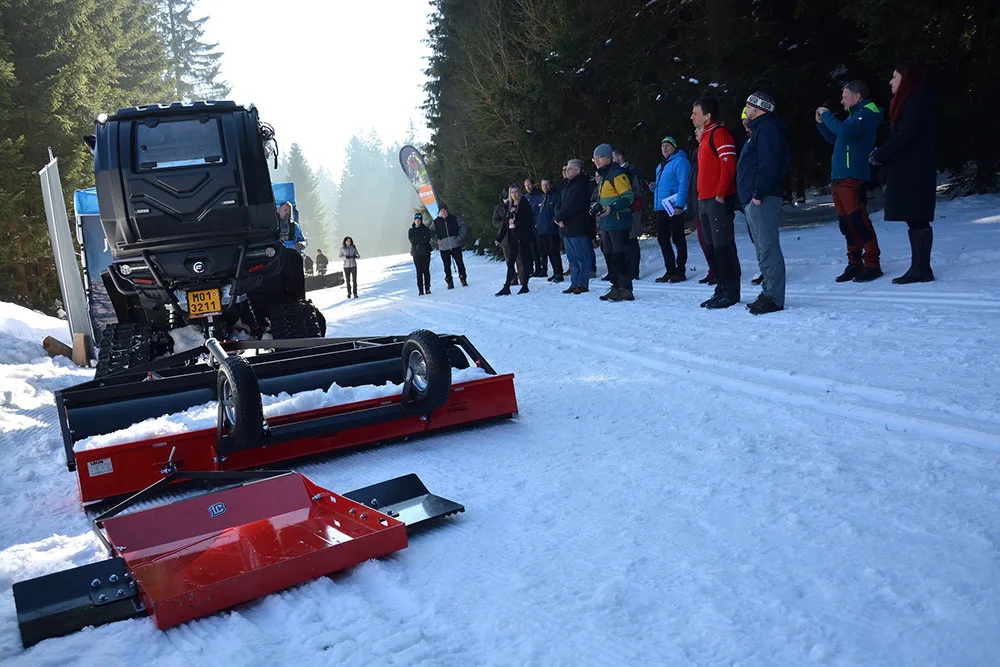 Nová čtyřkolka se během křtu zapojila i do záchranné akce