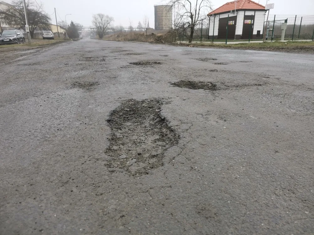 Zdemolovaná cesta u cukrovaru si na opravu počká. Litovel by čelila souběhu uzavírek