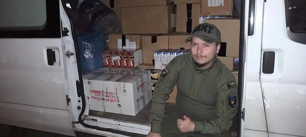Student olomouckých práv Vasyl Kapustej vozí pomoc vojákům na Ukrajinu. Chystá i hygienický kamion