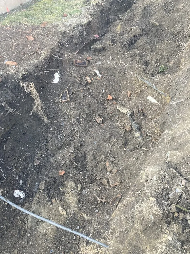 Dělník překopl krumpáčem vysokonapěťový kabel. Přes pět tisíc domácností ze Šternberka bylo bez elektřiny