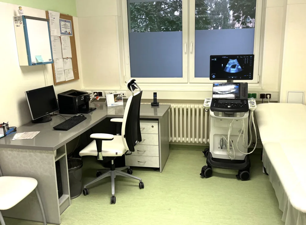 Ultrazvukový přístroj je určen k diagnostice obtíží v oblasti horních i dolních močových cest a orgánů dutiny břišní.