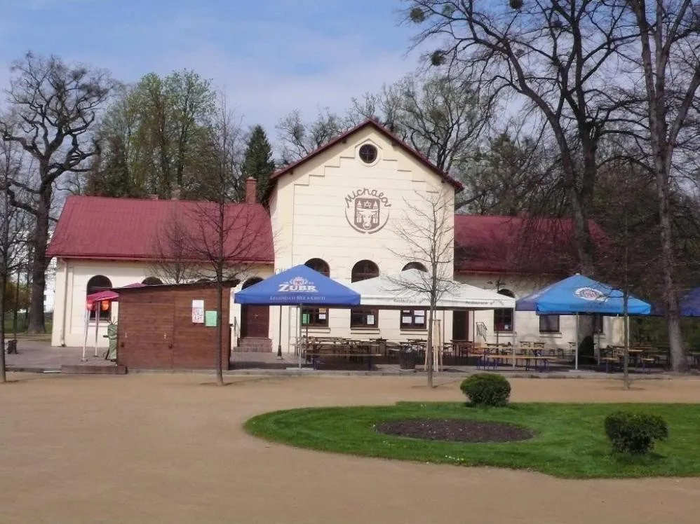 Obnova stezek, záhonů i lávek. Přerovský park čeká před výročím další zkrášlení