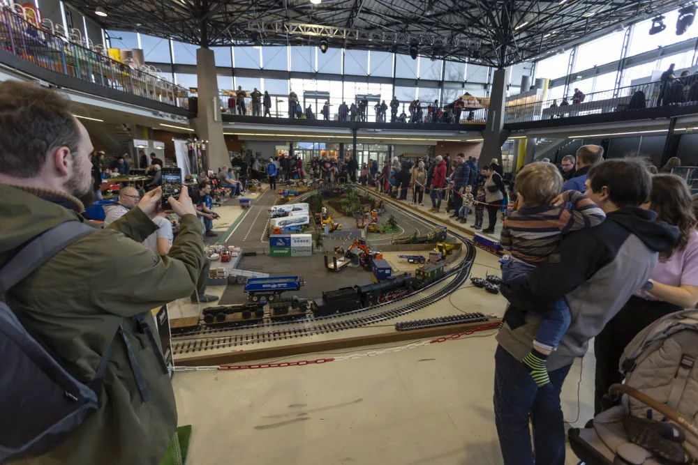 Řvoucí tanky i působivé plachetnice. Flora Olomouc hostí oblíbenou modelářskou akci