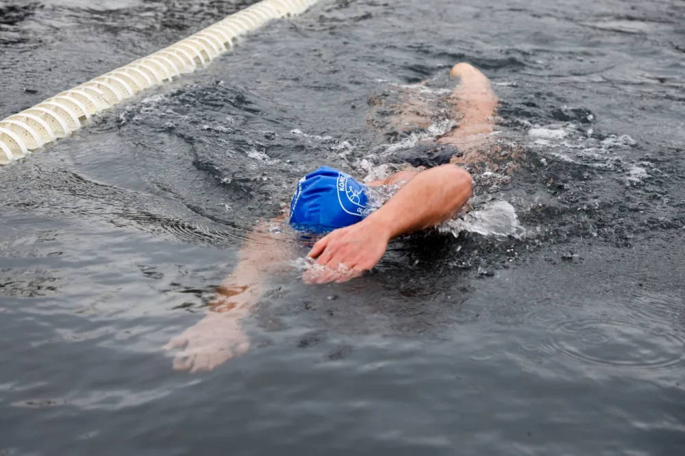 Hasič z Konice bodoval na mistrovství světa v zimním plavání. S otužováním pomáhá i svým kolegům