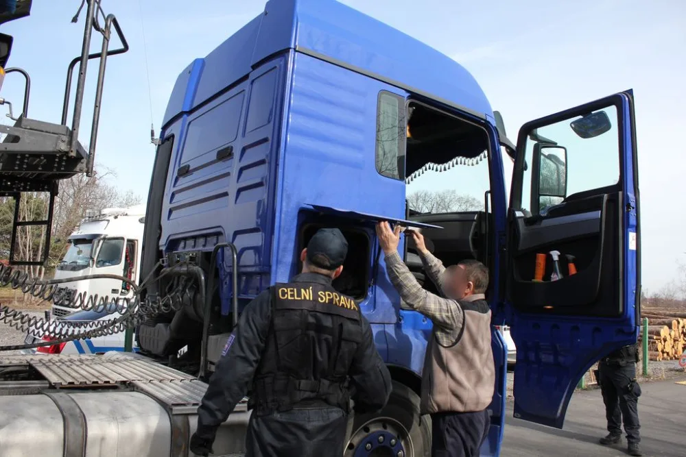 Razie na nákladní vozidla na Jesenicku dopadla neslavně. Padesát kontrol, čtyřiadvacet přestupků
