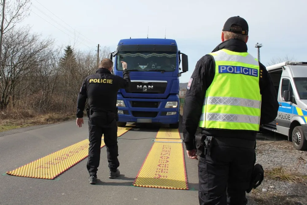 Razie na nákladní vozidla na Jesenicku dopadla neslavně. Padesát kontrol, čtyřiadvacet přestupků