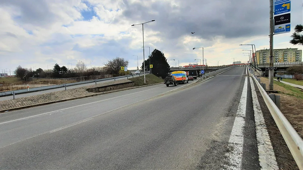 Nájezdy a sjezdy silnice I/35 u olomouckého hlavního nádraží projdou opravou, průjezdná bude pravá část ve směru na Velkomoravskou ulici