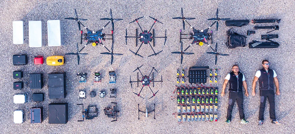(NE)OBYČEJNÍ: Od pokusů z dílny až k oscarovému filmu. Dronaři z Hané se vznáší na top úrovni