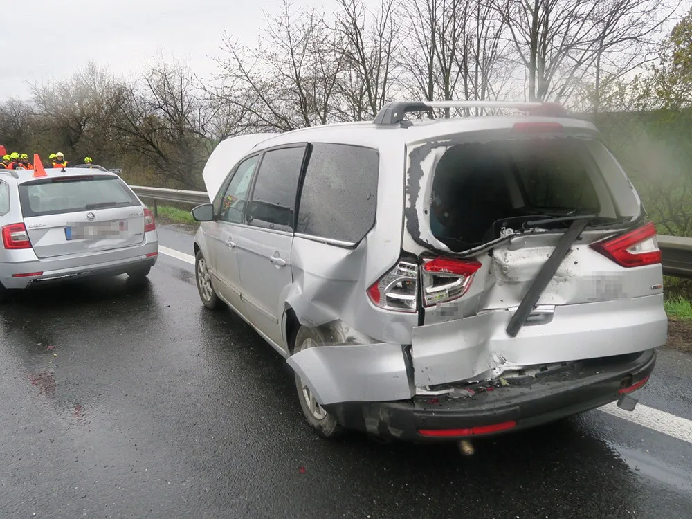 Nepozornost před uzavírkou. Nehody přidělávají vrásky řidičům na opravované dálnici D46