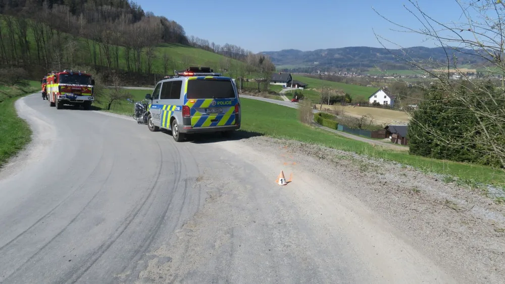 Policie varuje, s teplem přibývá nehod motorkářů. Na Šumpersku havaroval Harley Davidson, škoda je čtvrt milionu