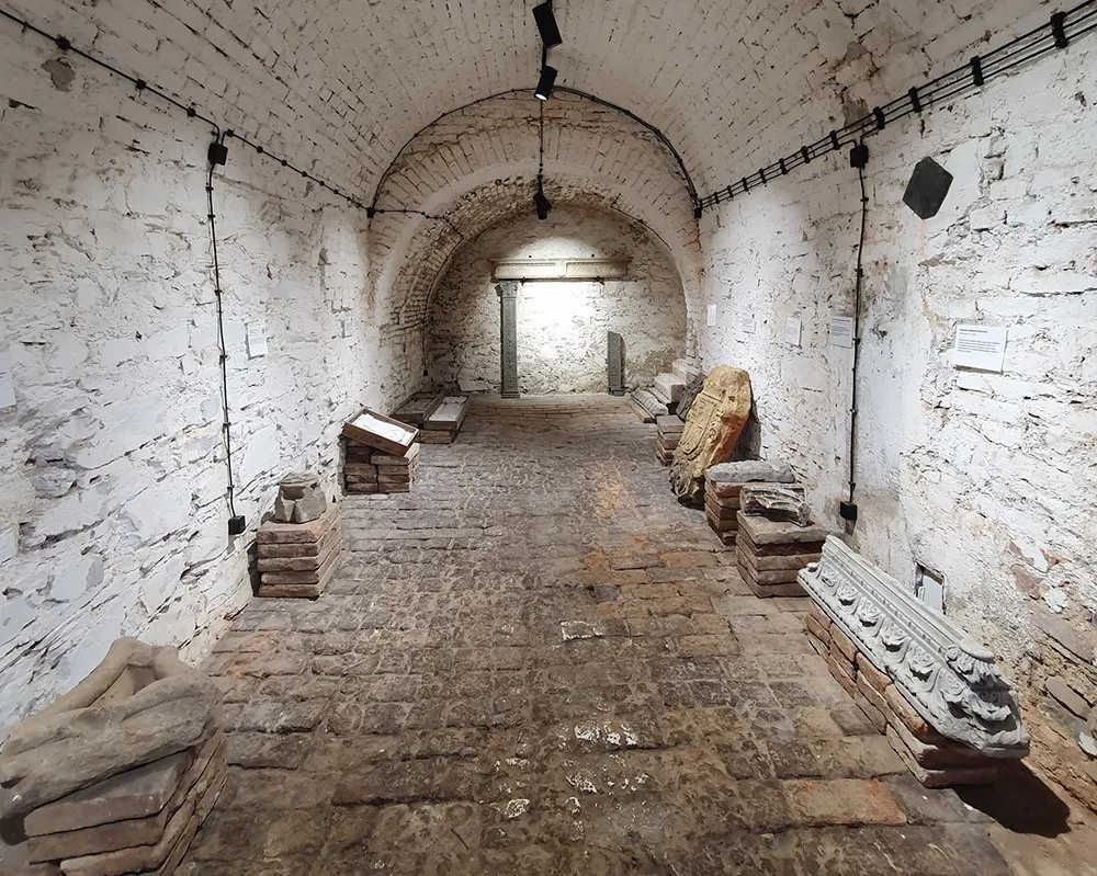 O práci kameníků a sochařů: hrad Šternberk otevřel novou expozici v šatlavě