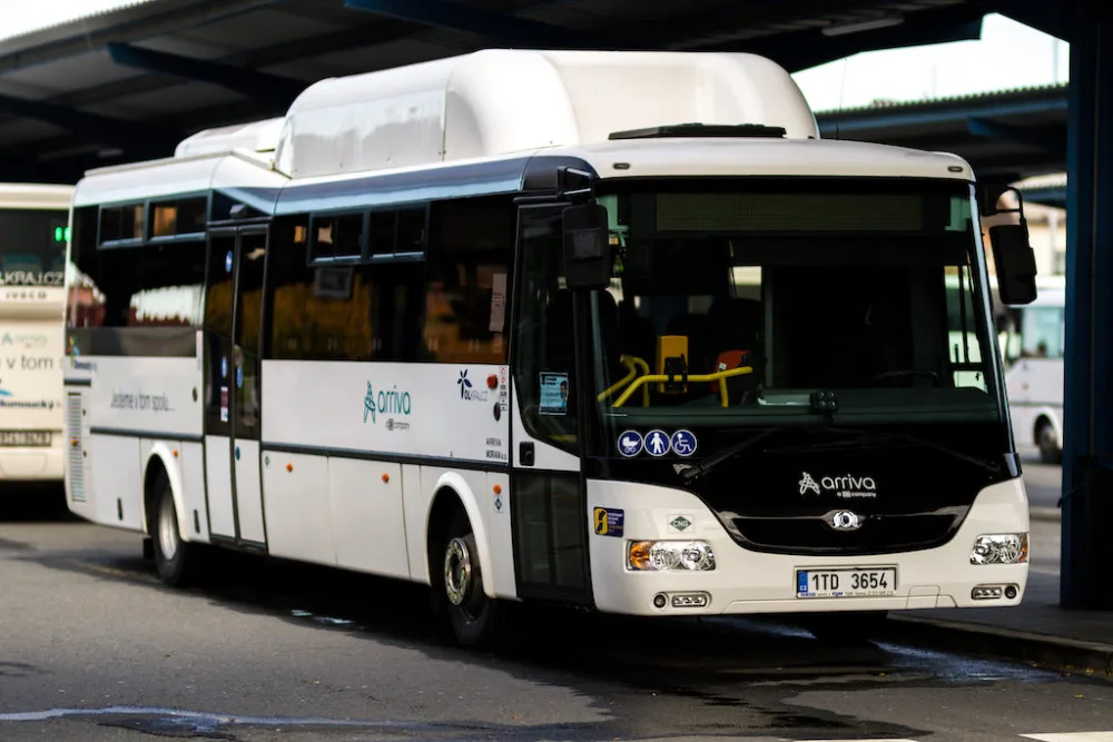 Jízda veřejnou dopravou je teď v Olomouckém kraji jednodušší. A bude také rychlejší