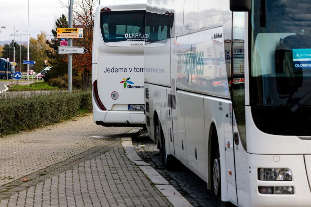 Jízda veřejnou dopravou je teď v Olomouckém kraji jednodušší. A bude také rychlejší