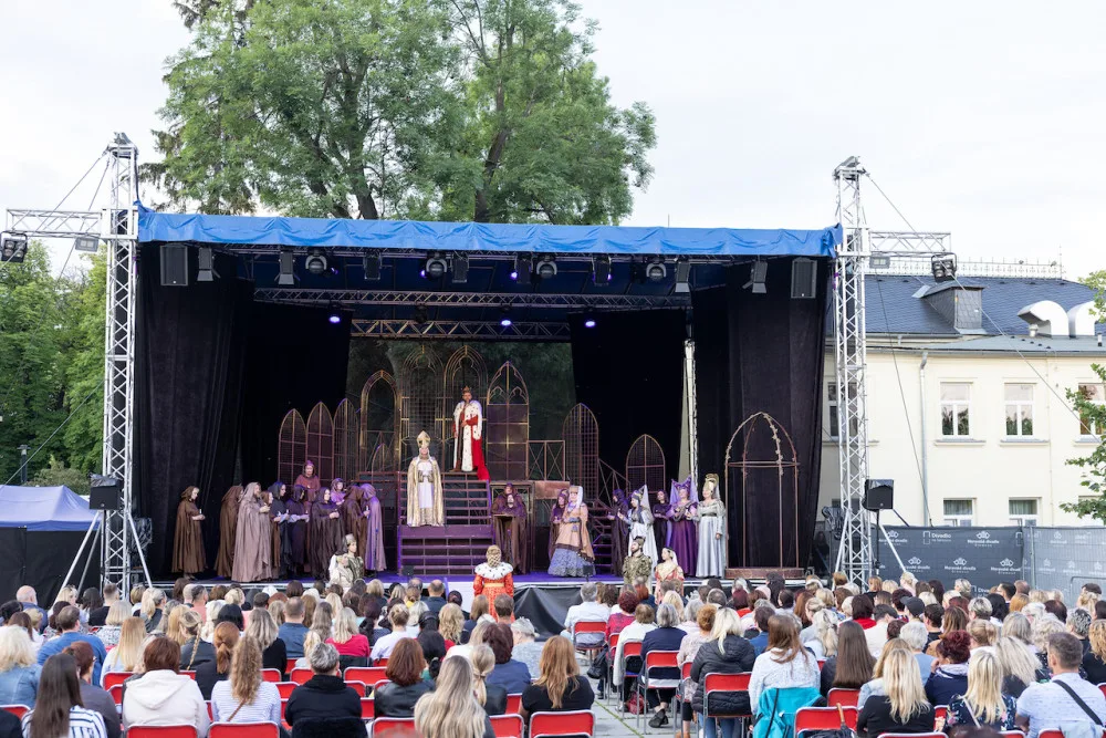 Moravské divadlo Olomouc chystá ve Smetanových sadech letní festival