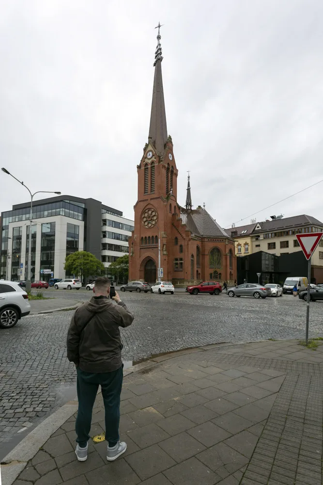 Variantou B pro přístavbu Červeného kostela byla zlatá barva, prozradil architekt Miroslav Pospíšil