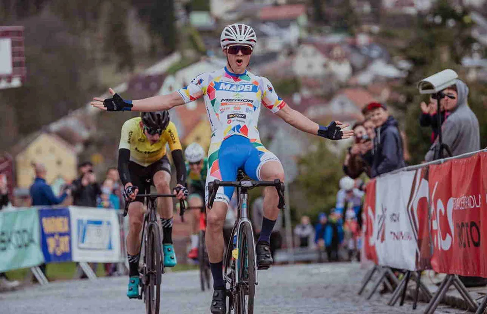 Přes pády bojují dál. Mladí cyklisté z Olomouce vedou Český pohár a chystají se na reprezentaci