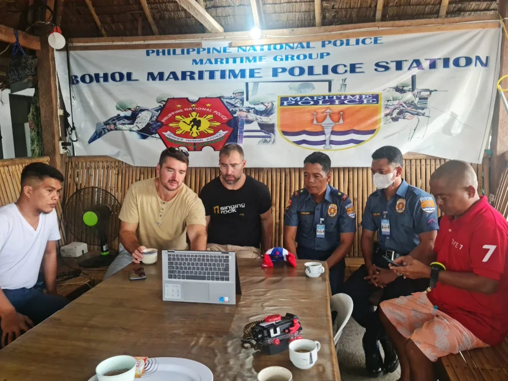 Čeští ochranáři a námořní policie Maritime Group Bohol