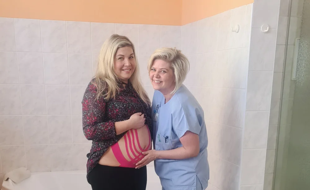 Nemocnice AGEL Přerov nabízí novopečeným maminkám nově poporodní tejpování