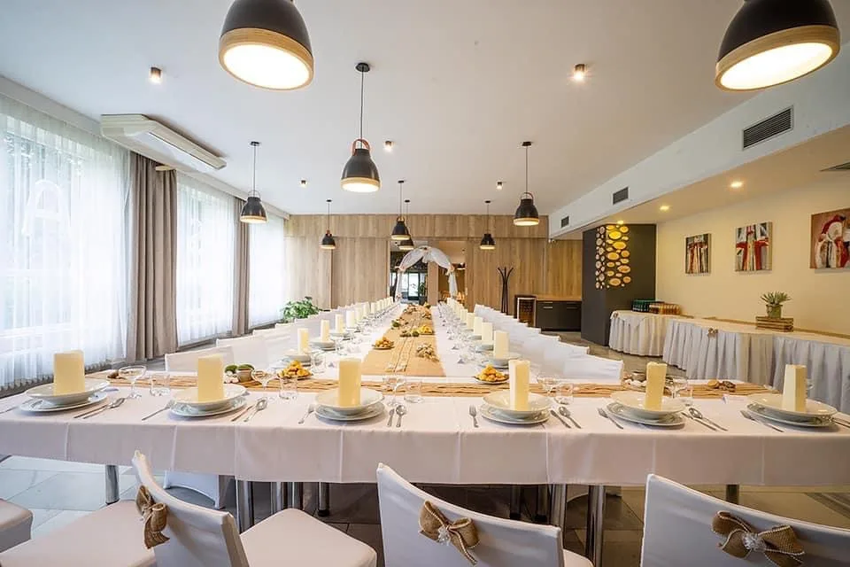 Kvalitní poctivá kuchyně, prostory pro jakoukoliv akci a kompletní servis. To je prostějovská restaurace U Tří bříz