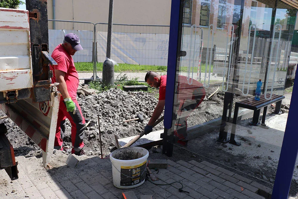 Nový přístřešek se zahalí do zelené. Autobusová zastávka v Přerově se mění podle občanské ankety