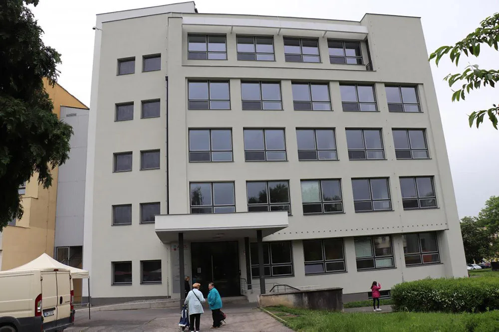 Přes léto projde opravou další patro zdravotnické školy v Přerově, modernizace čeká i aulu