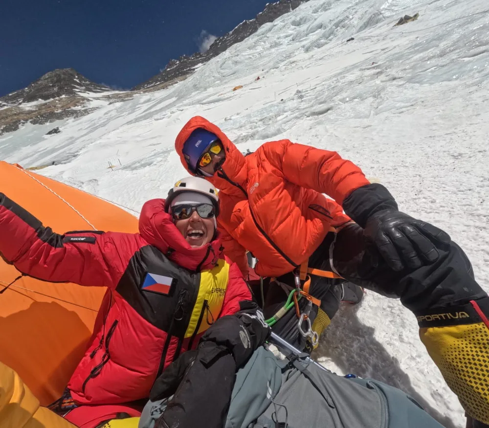 Lékařka Eva Perglerová úspěšně zdolala nejvyšší horu světa Mount Everest jako teprve třetí Češka