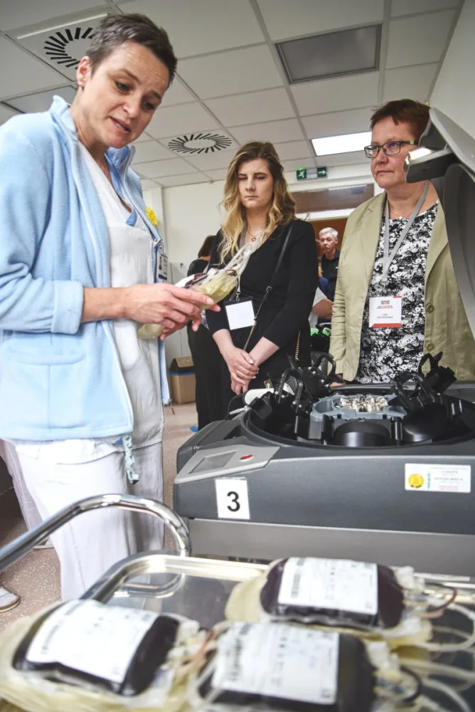 Se zpracováním krve pomáhá ve FN Olomouc automatický systém. Novinku má jako první v republice