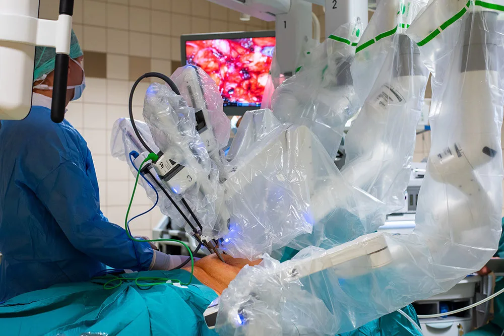 Robotický systém da Vinci Xi při operaci ve Fakultní nemocnici Olomouc