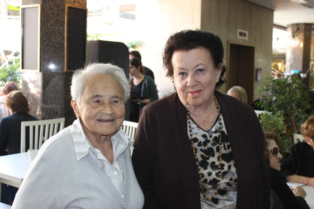 Ruth Federmannová (vpravo) se sestřenicí Maud